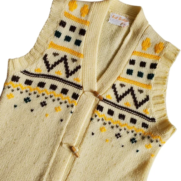 Vintage 60's Knit Vest w/ Toggle Button Closure & Geometric Design - Medium